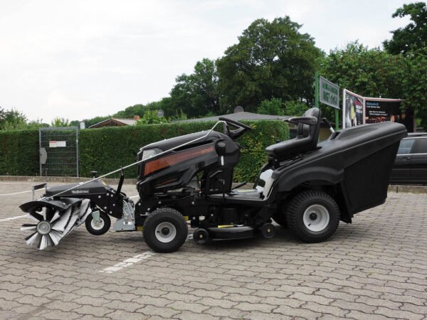 Black Edition 285/106 TWIN KH TRAC Rasentraktor mit Tielbürger Kehrmaschine TK 520 – Bild 2