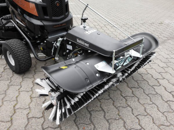 Black Edition 285/106 TWIN KH TRAC Rasentraktor mit Tielbürger Kehrmaschine TK 520 – Bild 3