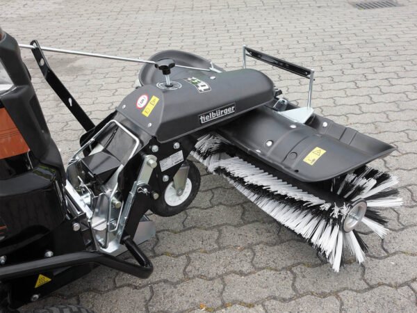 Black Edition 285/106 TWIN KH TRAC Rasentraktor mit Tielbürger Kehrmaschine TK 520 – Bild 4