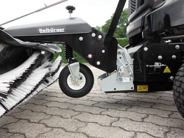 Black Edition 285/106 TWIN KH TRAC Rasentraktor mit Tielbürger Kehrmaschine TK 520 – Bild 5