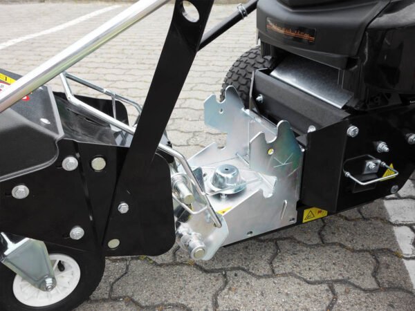 Black Edition 285/106 TWIN KH TRAC Rasentraktor mit Tielbürger Kehrmaschine TK 520 – Bild 6