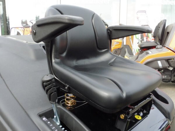 Black Edition 285/106 TWIN KH TRAC Rasentraktor mit Tielbürger Kehrmaschine TK 520 – Bild 7