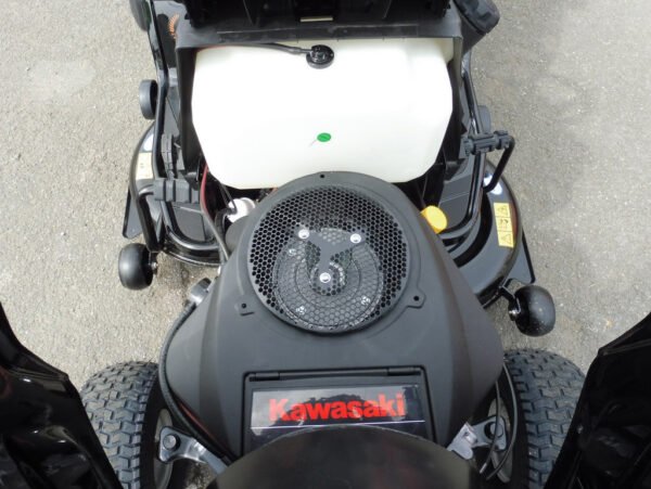 Black Edition 285/106 TWIN KH TRAC Rasentraktor mit Tielbürger Kehrmaschine TK 520 – Bild 9