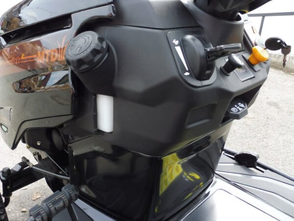 Black Edition 285/106 TWIN KH TRAC Rasentraktor mit Tielbürger Kehrmaschine TK 520 – Bild 14